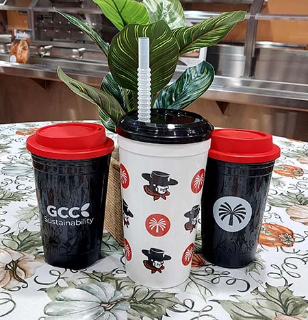 A picture of a reusable GCC coffee and fountain drink cups.